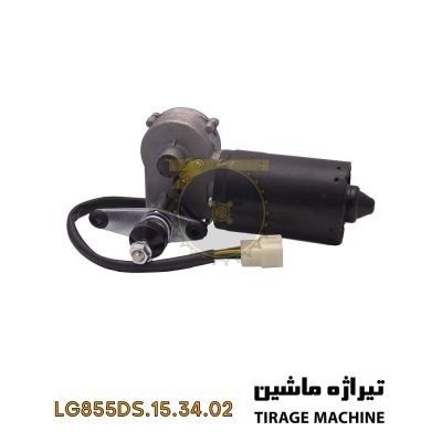 تصویر موتور برف پاکن عقب لودر ۵ تن با بدنه فلزی و قطعات الکتریکی، نصب شده روی شاسی در پسزمینه روشن.